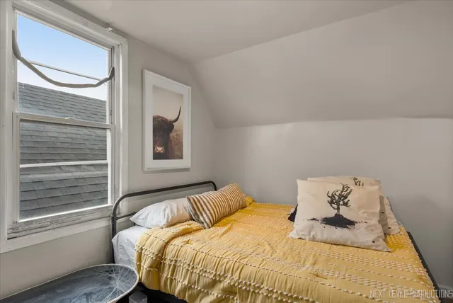 $700,000 | 3826 North Whipple Street, Chicago, IL 60618