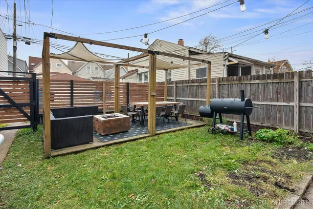 $700,000 | 3826 North Whipple Street, Chicago, IL 60618