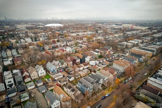 $700,000 | 3826 North Whipple Street, Chicago, IL 60618