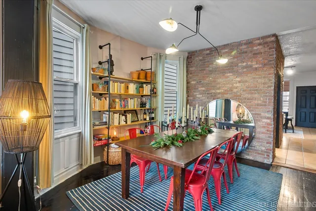 $700,000 | 3826 North Whipple Street, Chicago, IL 60618