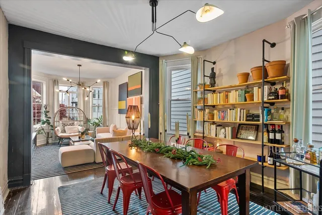 $700,000 | 3826 North Whipple Street, Chicago, IL 60618