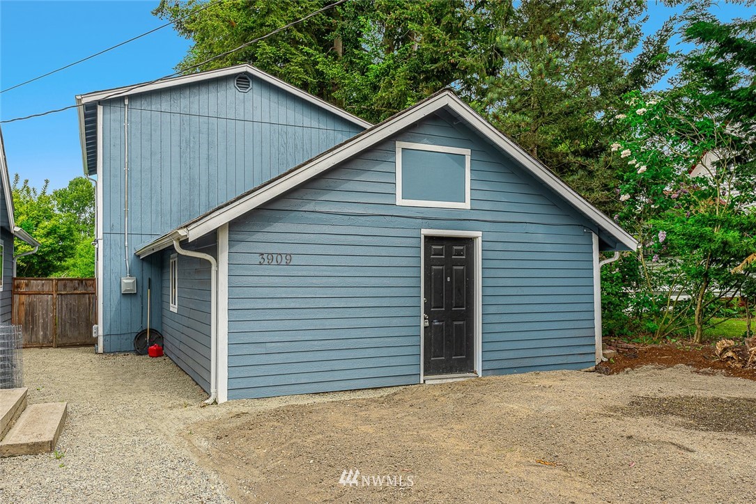 3909 Freeman Road East, Unit A&B Edgewood, WA 98371 - Photo 4 of 28