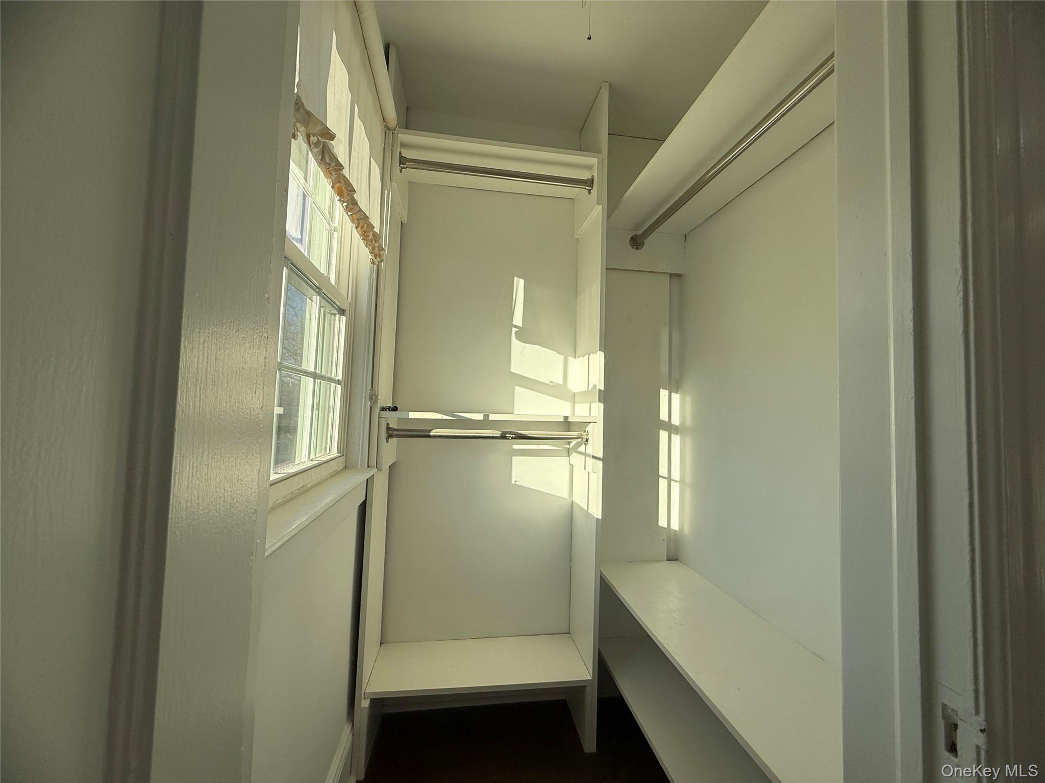 71 Hillcrest Avenue Manhasset, NY 11030 - Photo 15 of 23 a bathroom with a bathtub and shower