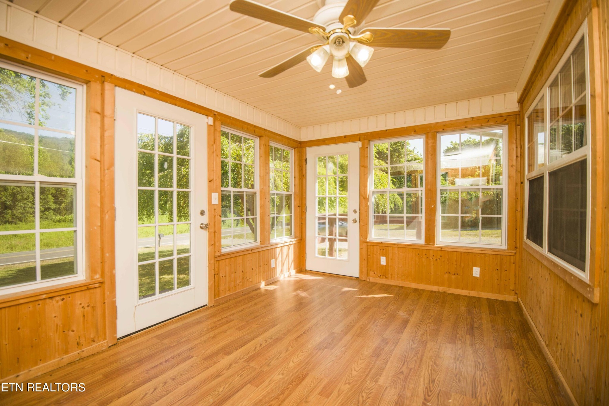 2678 Dutch Valley Road Clinton, TN 37716 - Photo 7 of 23