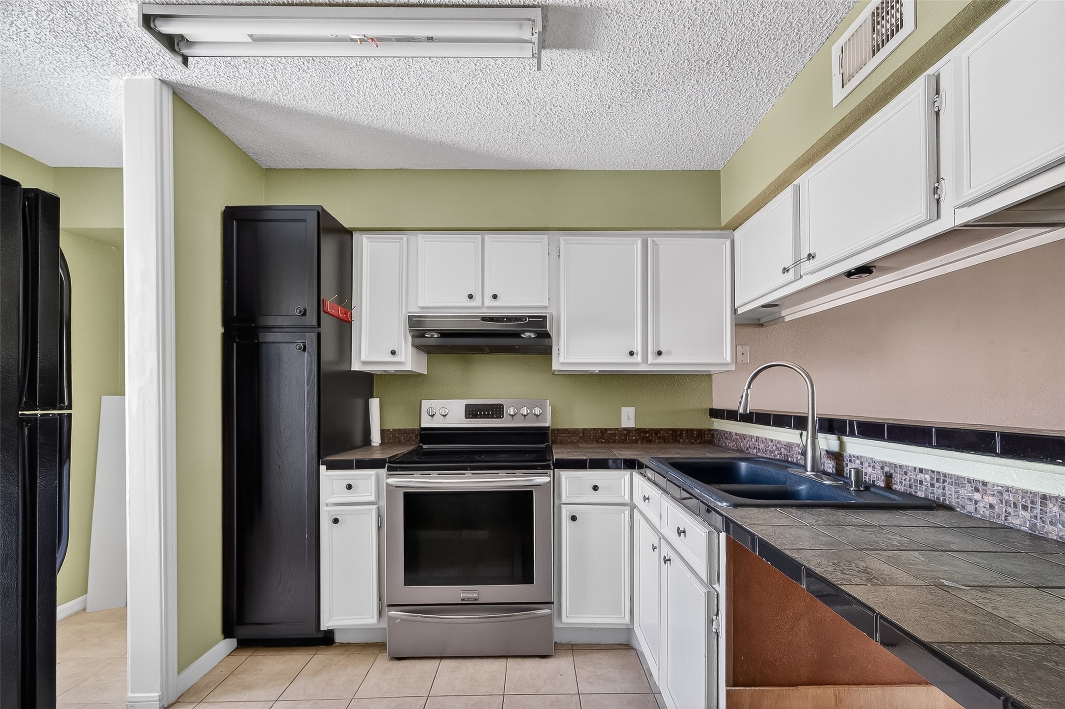1505 Ward Road, Unit 214 Baytown, TX 77520 - Photo 9 of 33 Kitchen