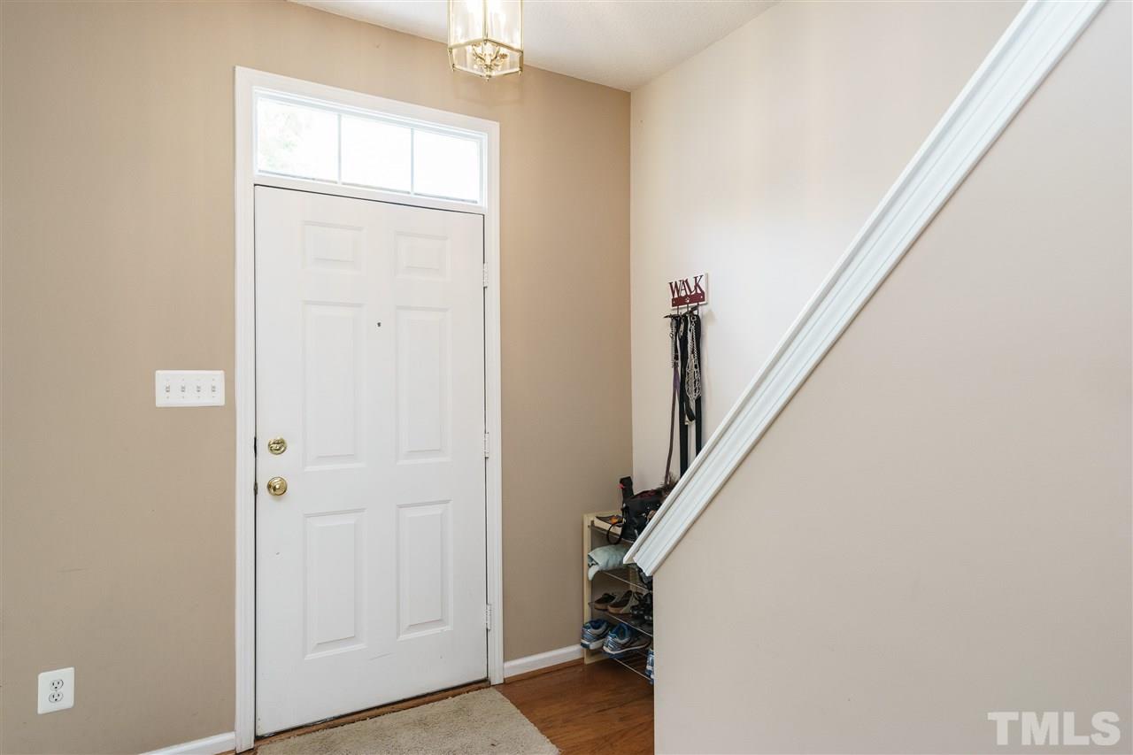 5301 Eolian Court Raleigh, NC 27607 - Photo 4 of 25 Clean & Welcoming entry way