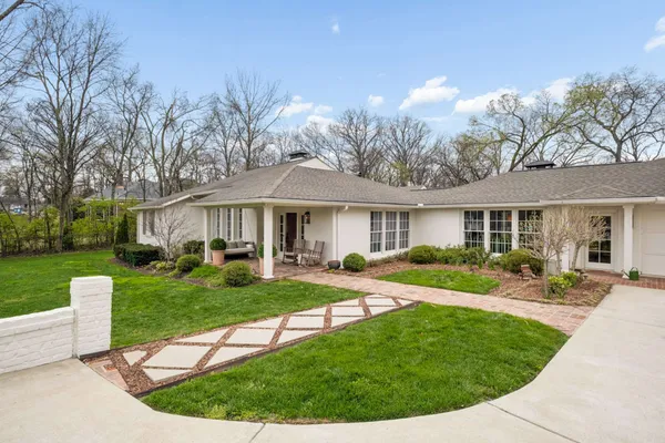 a view of a house with a backyard