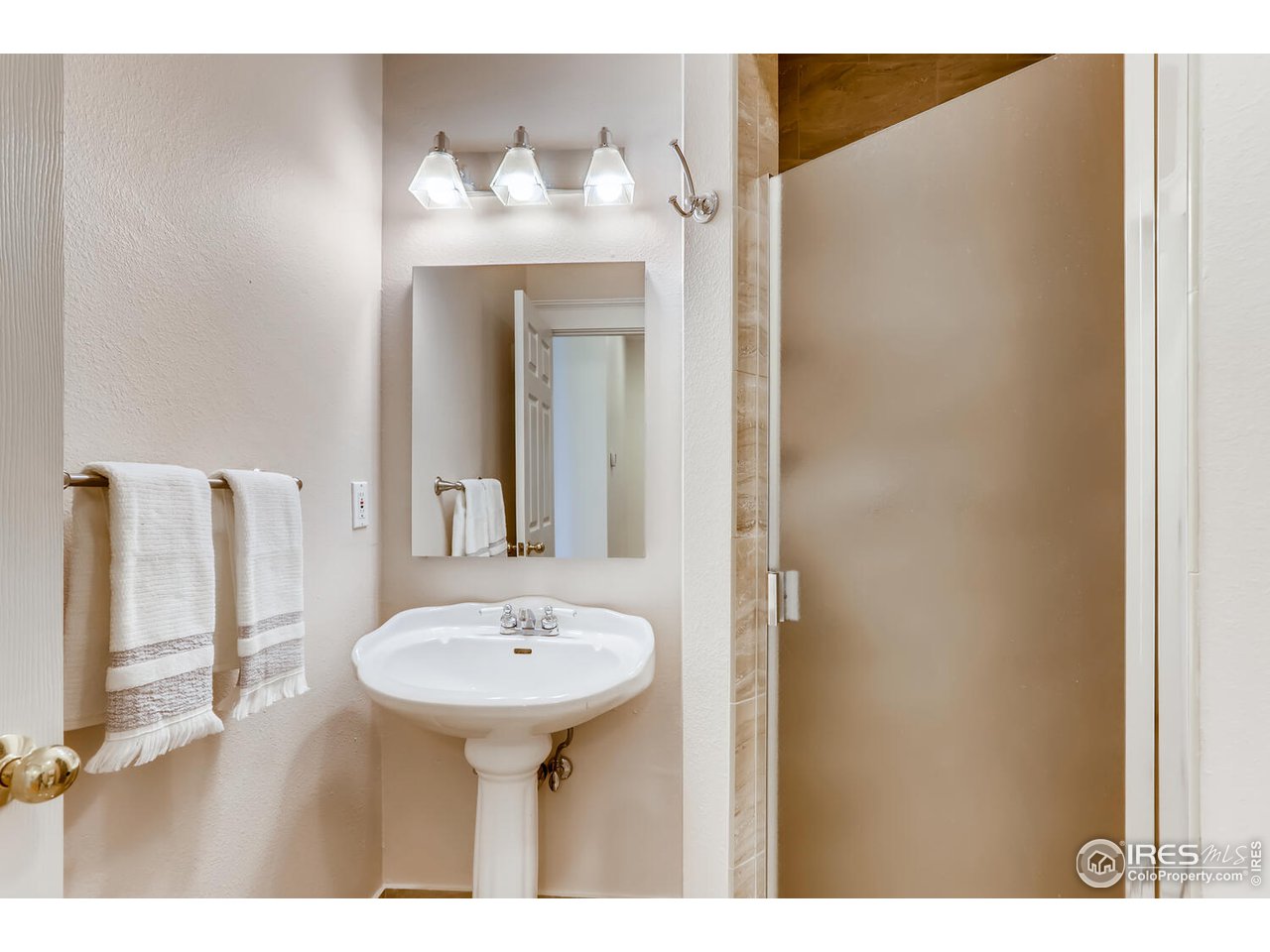 1045 Pine Street, Unit 1 Boulder, CO 80302 - Photo 13 of 21 Main level updated bath