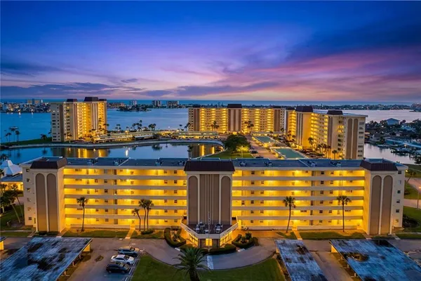 $1,600 | 4650 Cove Circle, Unit 209, St. Petersburg, FL 33708