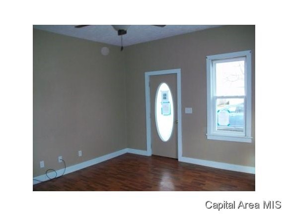 321 Maple Carrollton, IL 62016 - Photo 5 of 7 Gallery Image 5