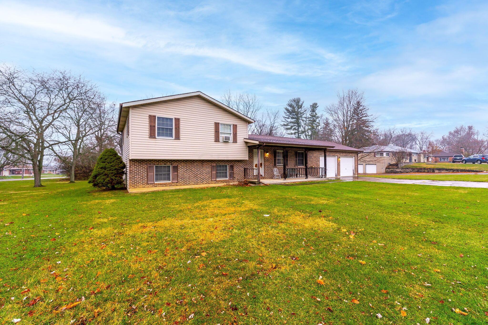 487 Meadow Lane Springfield, OH 45505 - Photo 2 of 58 487 Meadow Ln (Exterior)-4