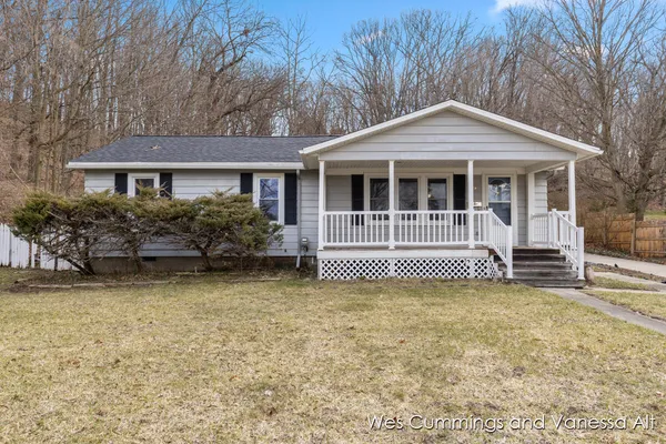 $295,000 | 829 North Jefferson Street, Lowell, MI 49331