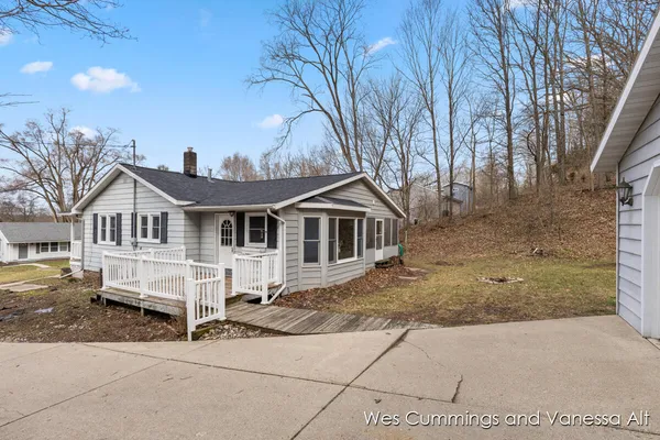 $326,000 | 829 North Jefferson Street, Lowell, MI 49331