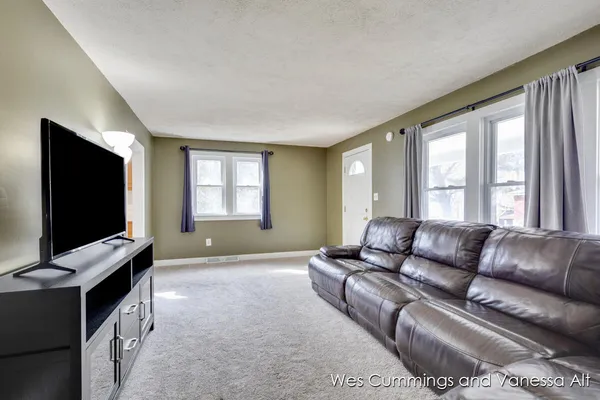 $326,000 | 829 North Jefferson Street, Lowell, MI 49331