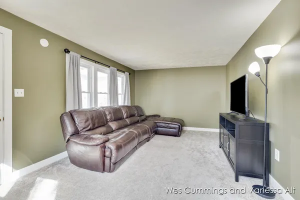 $326,000 | 829 North Jefferson Street, Lowell, MI 49331