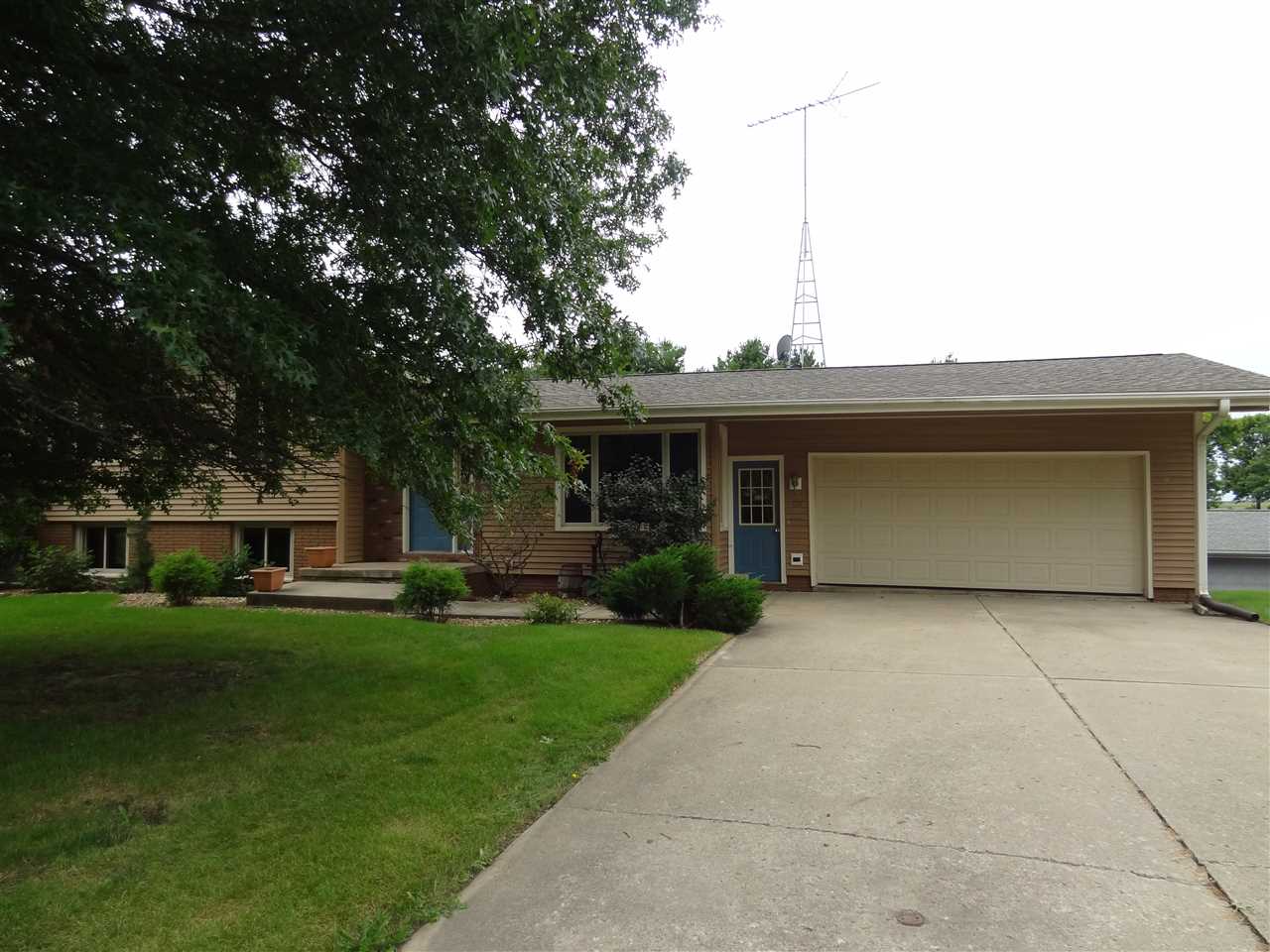 124 Country Club Road Williamsburg, IA 52361 - Photo 2 of 23 Gallery Image 2