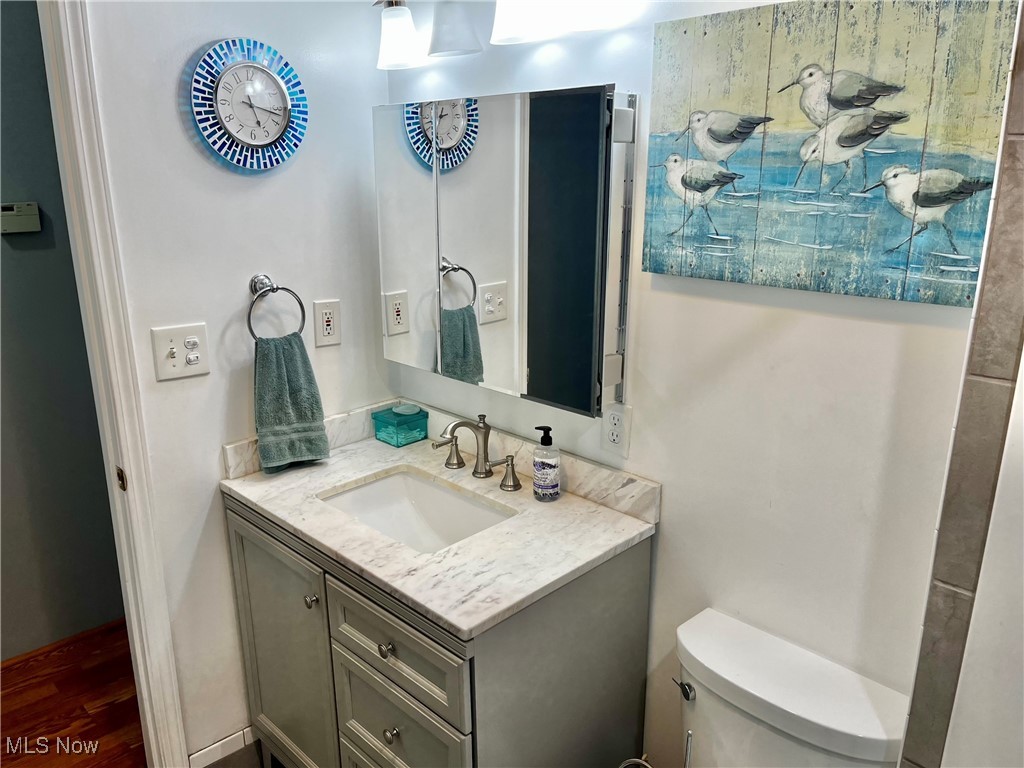 9435 Coit Road Mantua, OH 44255 - Photo 9 of 38 Updated Full Bathroom