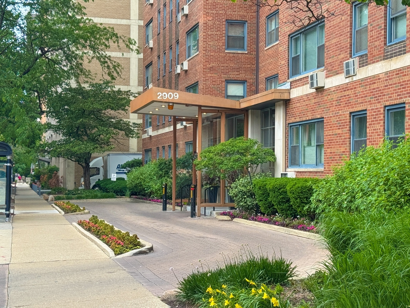 2909 North Sheridan Road, Unit 704 Chicago, IL 60657 - Photo 2 of 26