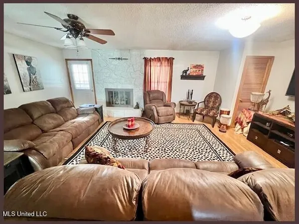 $299,900 | 307 Hickory Lane, Batesville, MS 38606