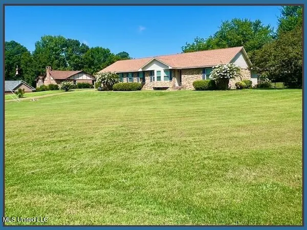 $299,900 | 307 Hickory Lane, Batesville, MS 38606