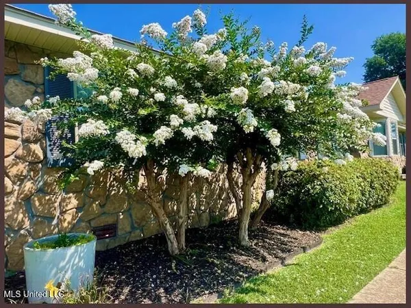 $299,900 | 307 Hickory Lane, Batesville, MS 38606