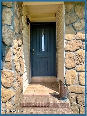 $299,900 | 307 Hickory Lane, Batesville, MS 38606