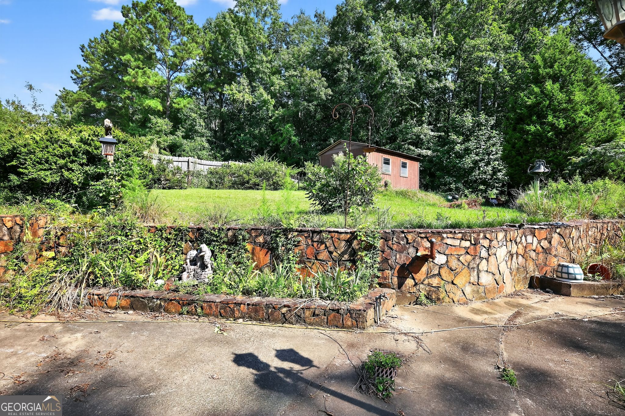 621 Mayes Way Manchester, GA 31816 - Photo 9 of 30 front view of a house with a yard