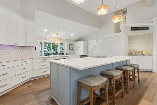 a view of a garden with a tree