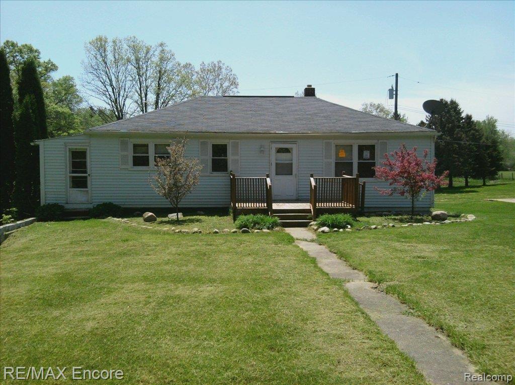 5404 Sherwood Road Oxford, MI 48371 - Photo 1 of 12 front