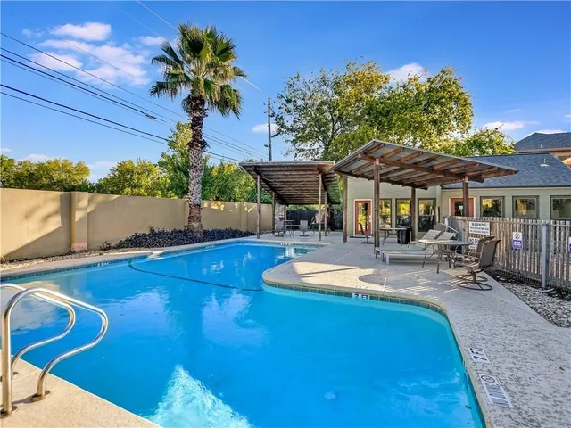 $1,950 | 1101 Grove Boulevard, Unit 208, Austin, TX 78741