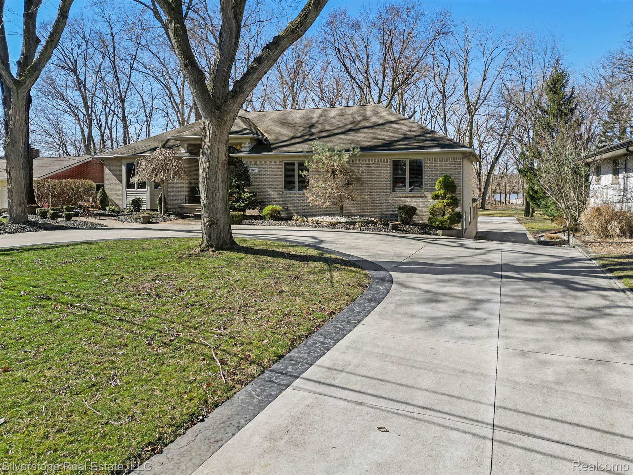 38415 Riverside Drive Clinton Township, MI 48036 - Photo 3 of 49 Gallery Image 3