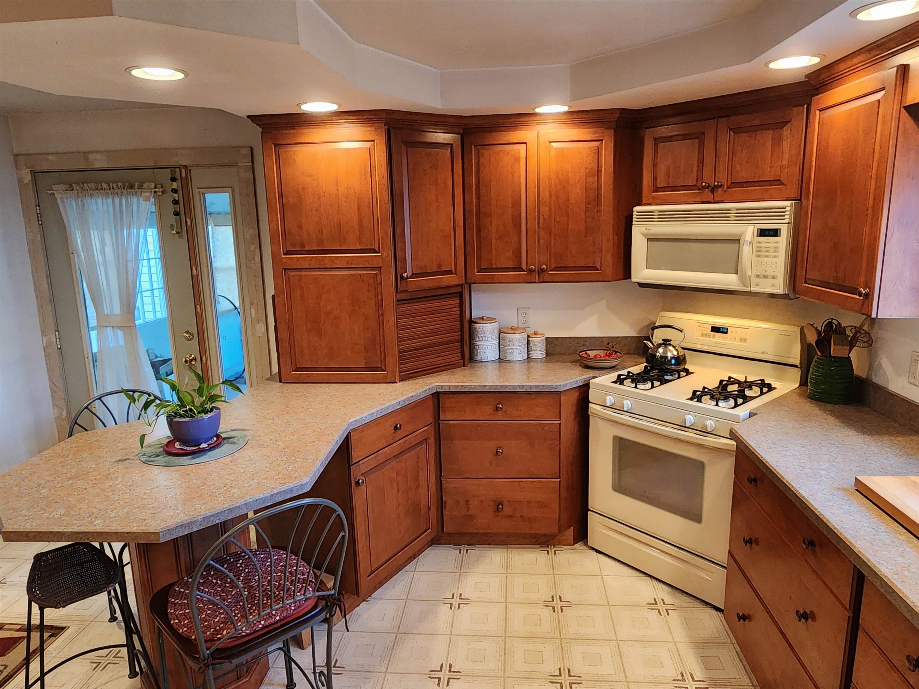 148 Ledge Street Nashua, NH 03060 - Photo 13 of 40