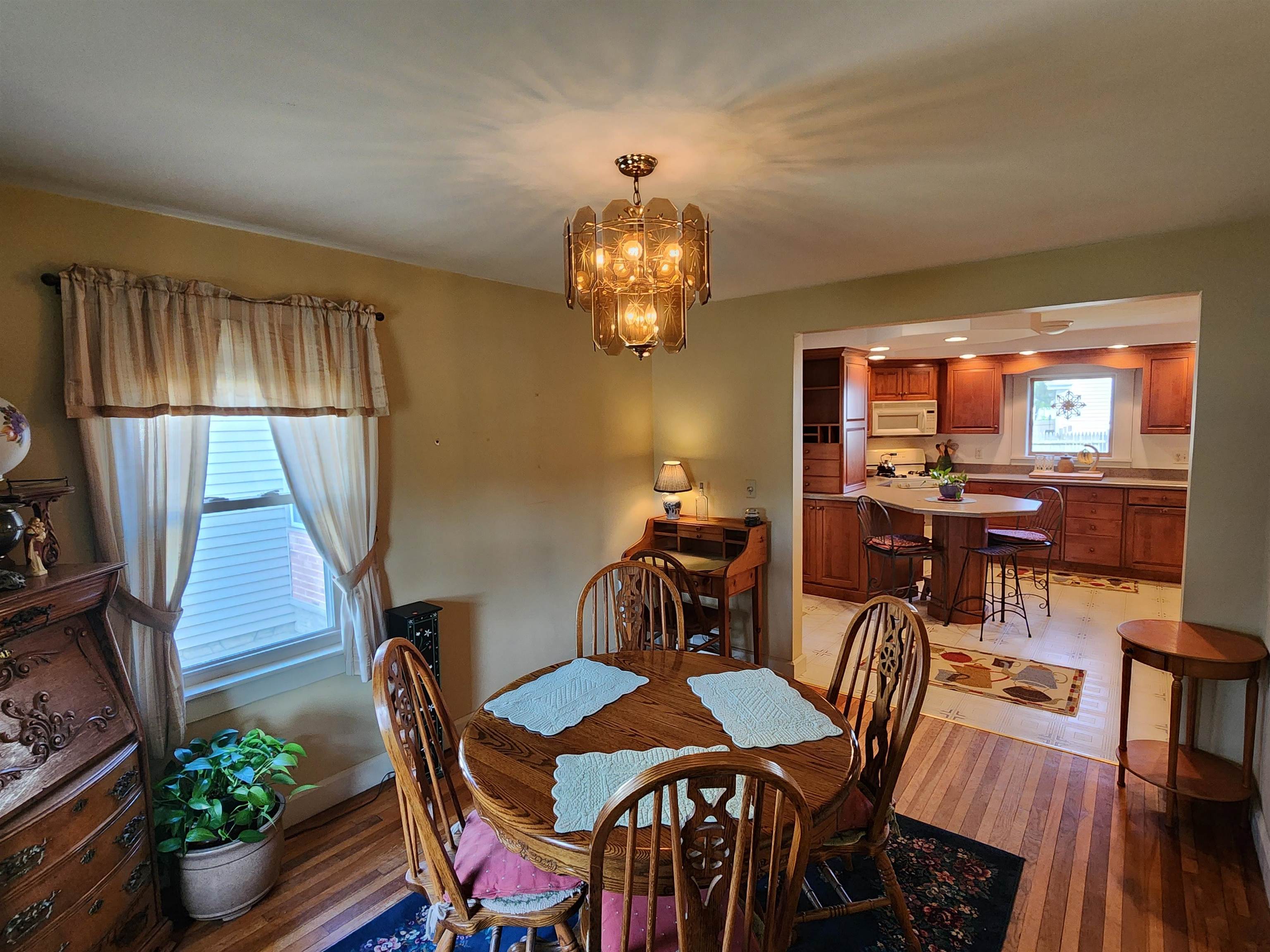 148 Ledge Street Nashua, NH 03060 - Photo 3 of 40