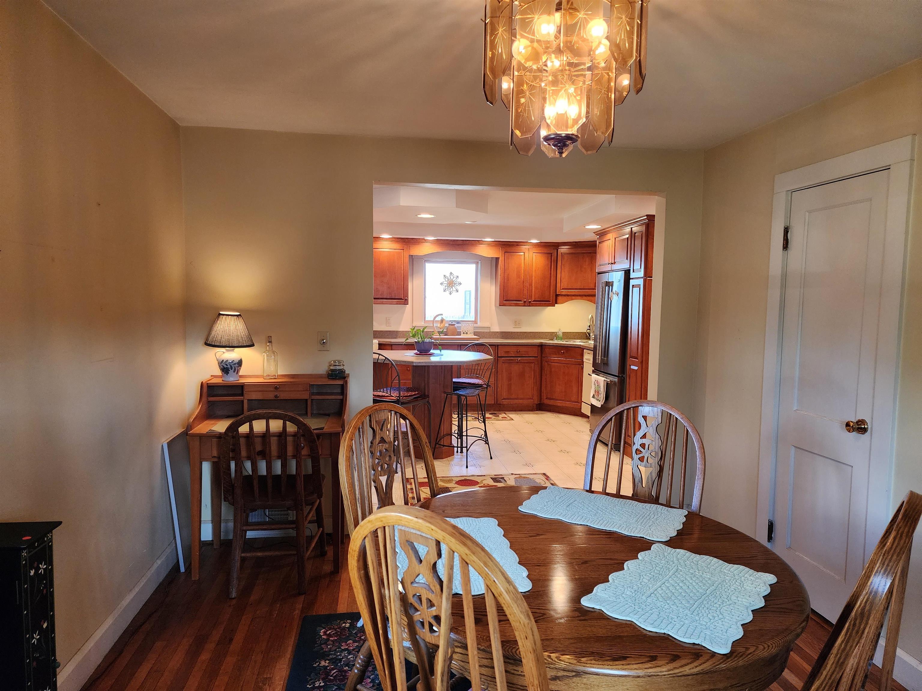 148 Ledge Street Nashua, NH 03060 - Photo 5 of 40