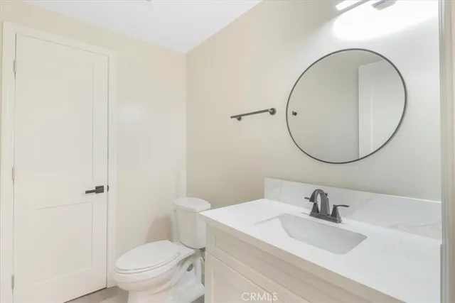 a view of livingroom with furniture