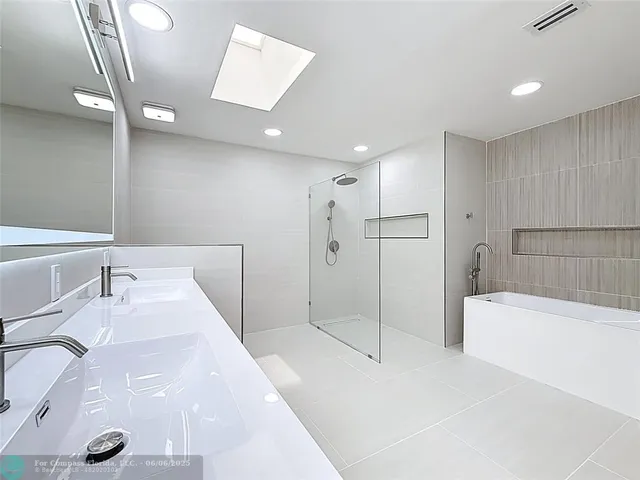 a view of outdoor space yard and porch