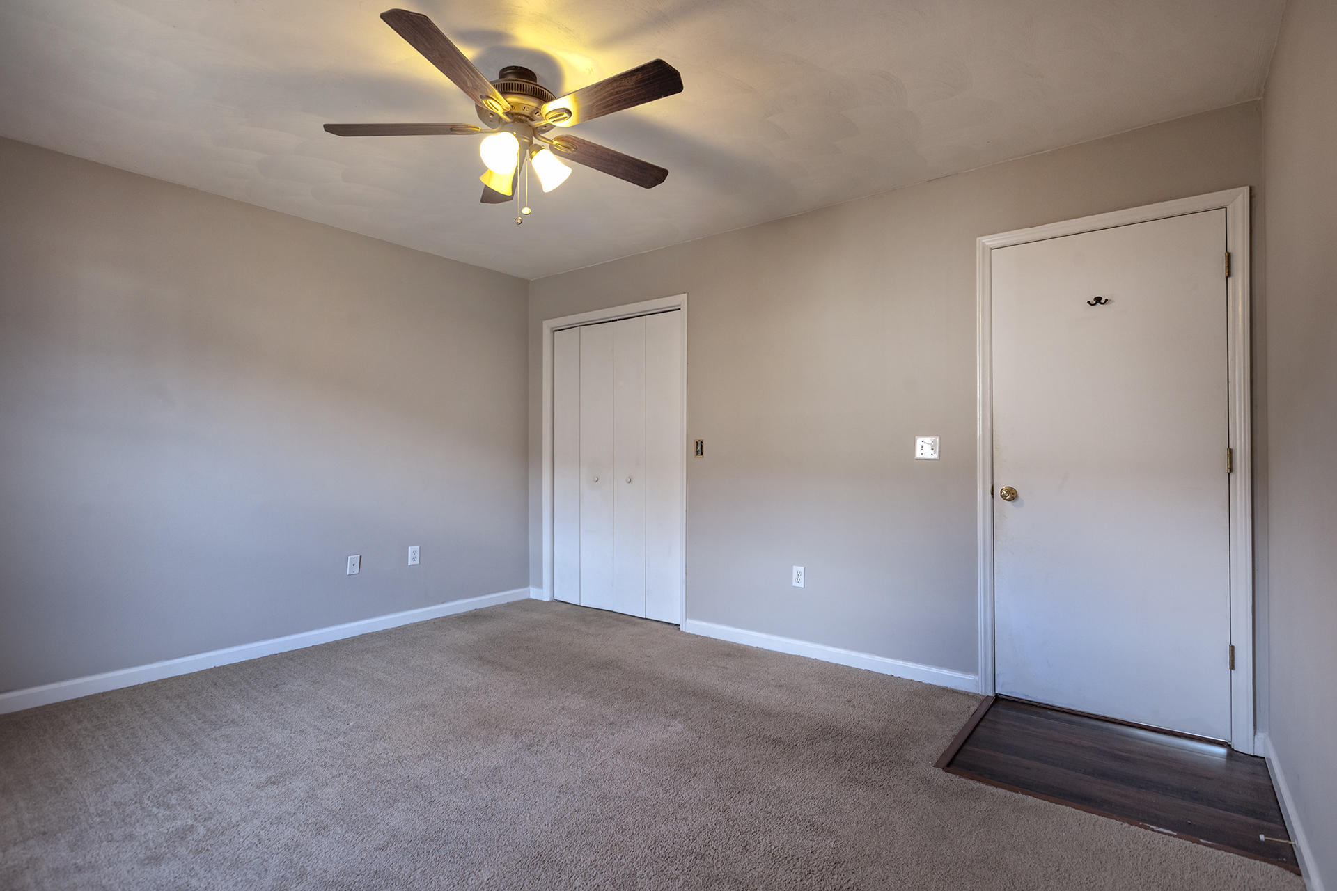 4754 West Westvale Road Northeast Roanoke, VA 24019 - Photo 7 of 22 an empty room