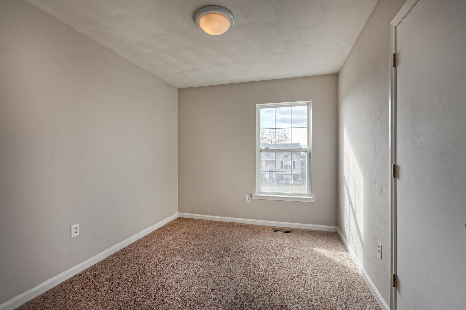 4754 West Westvale Road Northeast Roanoke, VA 24019 - Photo 10 of 22 an empty room with windows