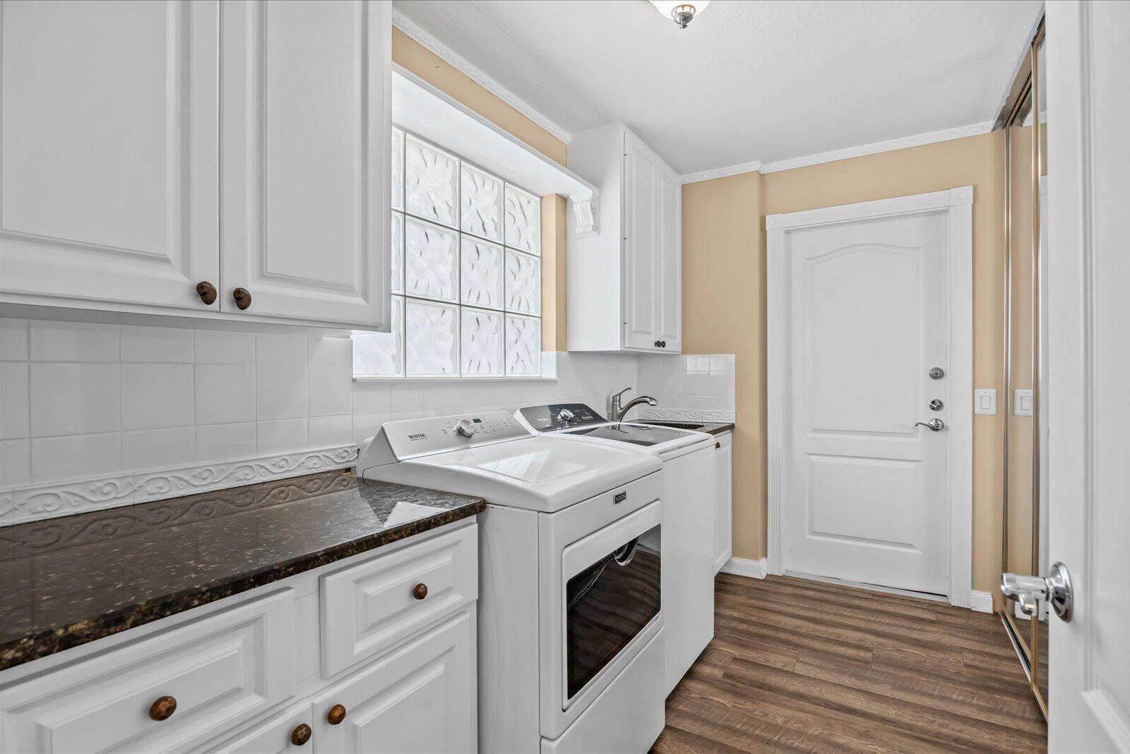 918 Southwest Balmoral Trace Stuart, FL 34997 - Photo 25 of 45 Laundry room