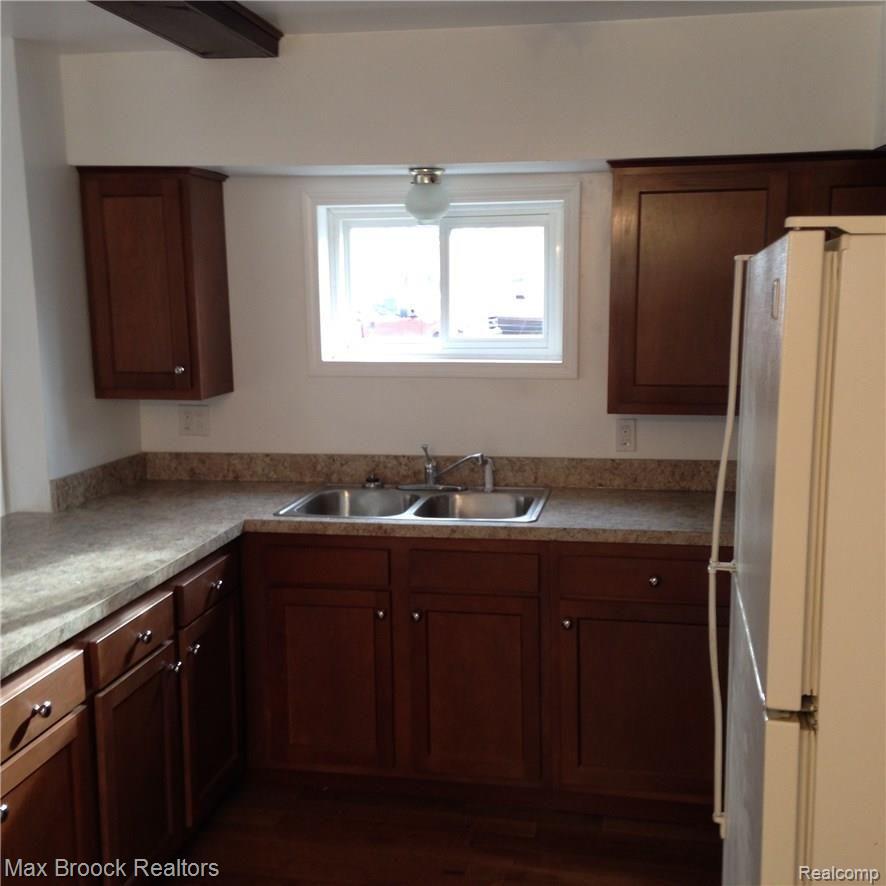 490 North Conklin Road Lake Orion, MI 48362 - Photo 4 of 28 Kitchen.JPG