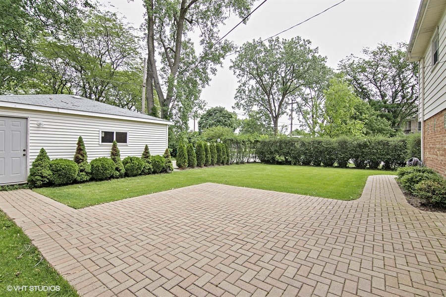 601 Locust Road Wilmette, IL 60091 - Photo 13 of 17
