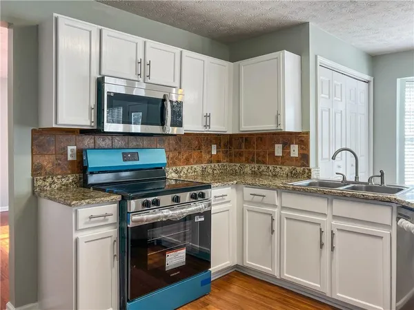 $305,000 | 1382 Stoneleigh Way, Stone Mountain, GA 30088