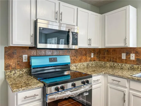 $305,000 | 1382 Stoneleigh Way, Stone Mountain, GA 30088