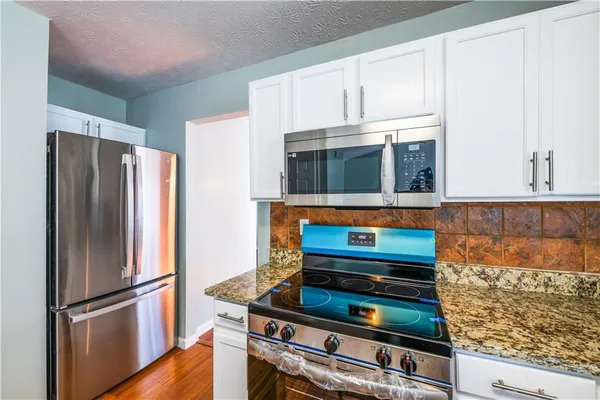 $305,000 | 1382 Stoneleigh Way, Stone Mountain, GA 30088