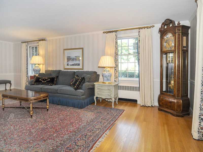 421 Spring Green Road Warwick, RI 02888 - Photo 9 of 25 Living Room.