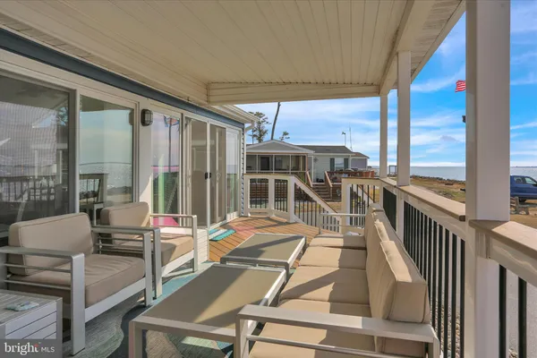 a view of a entrance door of the house