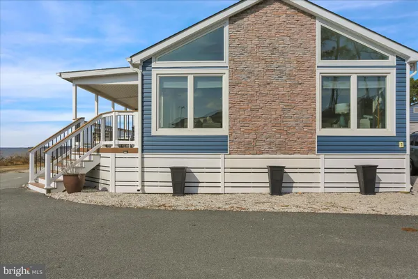 a view of a back yard of the house