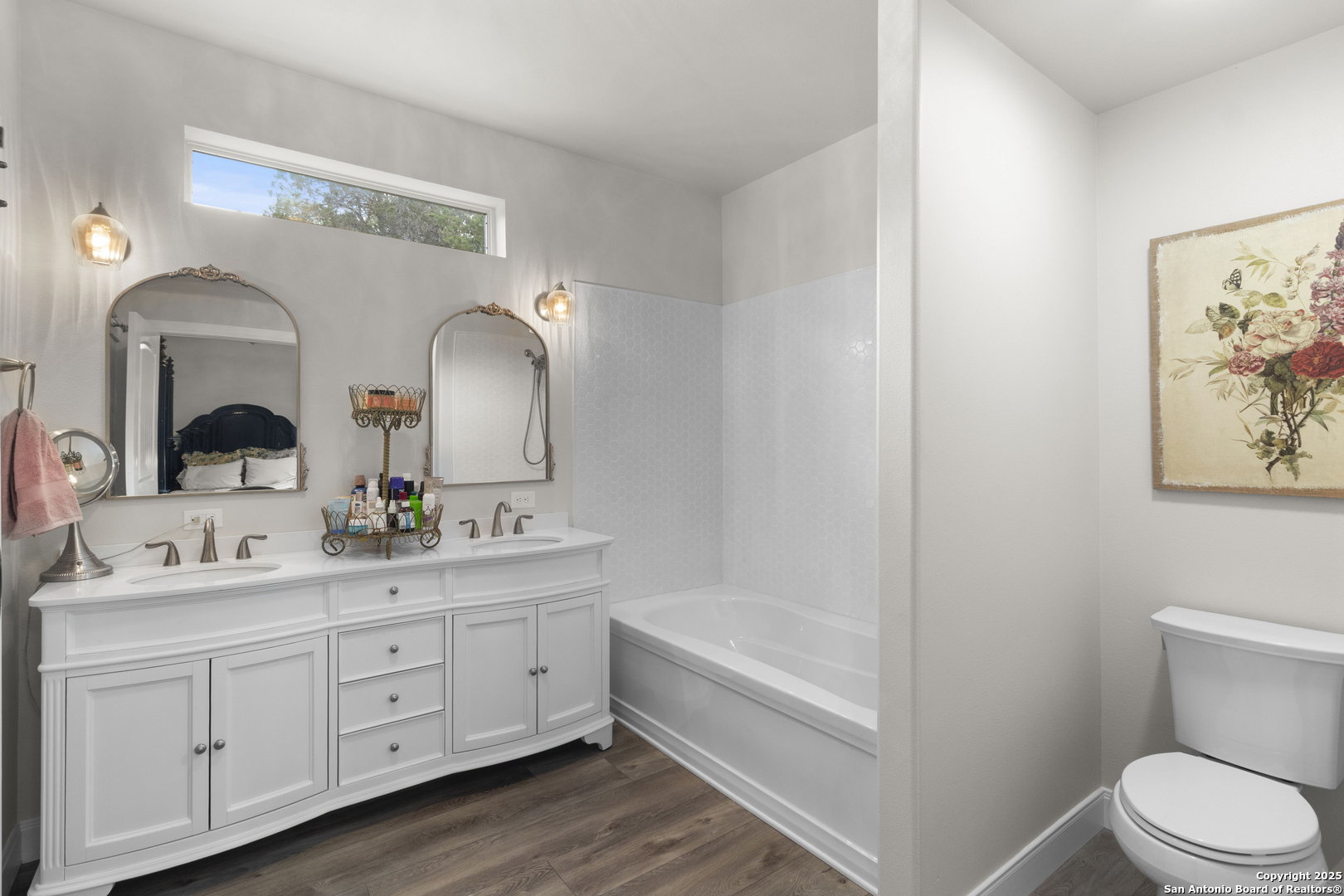 792 Alamo Beach Road Pipe Creek, TX 78063 - Photo 15 of 70 a bathroom with a double vanity sink toilet mirror and bathtub