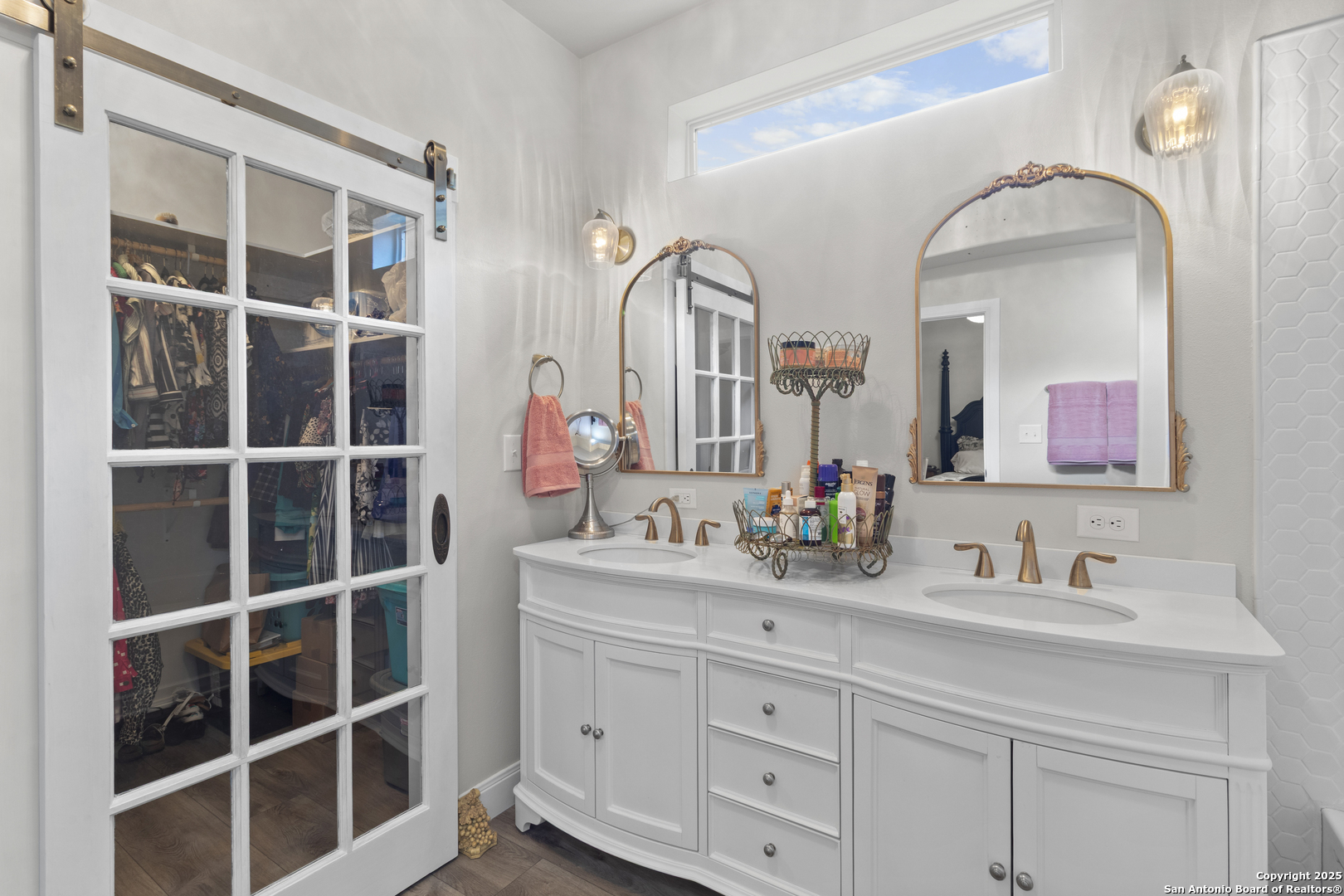 792 Alamo Beach Road Pipe Creek, TX 78063 - Photo 17 of 70 a bathroom with a double vanity sink and a mirror