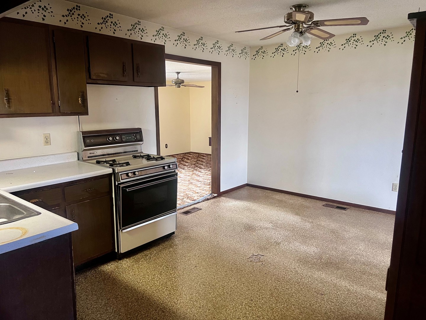 26899 Knief Road Rock Falls, IL 61071 - Photo 5 of 14 a kitchen with a stove and a refrigerator